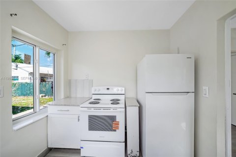 House in Hollywood, Florida 2 bedrooms, 180.6 sq.m. № 2068931 - photo 16