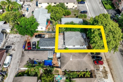 House in Hollywood, Florida 2 bedrooms, 180.6 sq.m. № 2068931 - photo 22