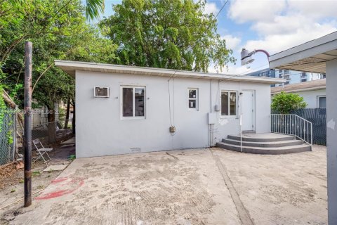 House in Hollywood, Florida 2 bedrooms, 180.6 sq.m. № 2068931 - photo 20