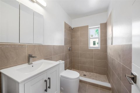 House in Hollywood, Florida 2 bedrooms, 180.6 sq.m. № 2068931 - photo 3