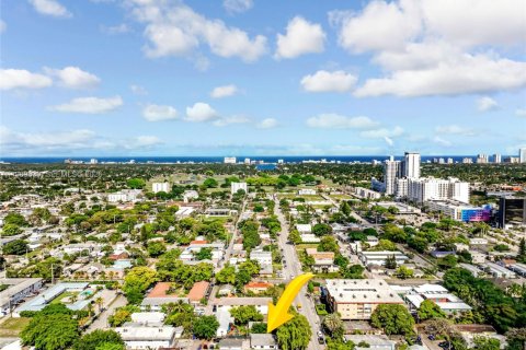 House in Hollywood, Florida 2 bedrooms, 180.6 sq.m. № 2068931 - photo 23