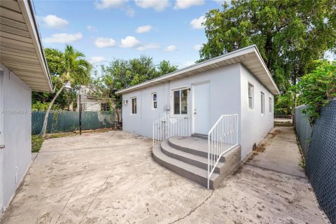 House in Hollywood, Florida 2 bedrooms, 180.6 sq.m. № 2068931 - photo 18