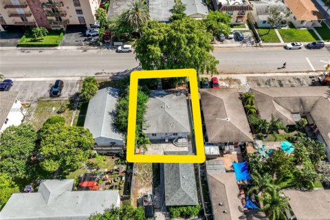 House in Hollywood, Florida 2 bedrooms, 180.6 sq.m. № 2068931 - photo 24