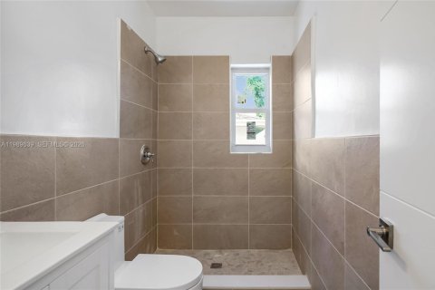 House in Hollywood, Florida 2 bedrooms, 180.6 sq.m. № 2068931 - photo 14