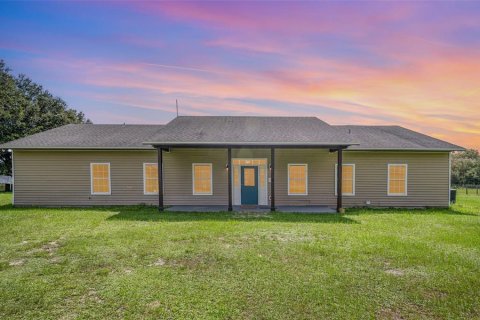Casa en venta en Groveland, Florida, 4 dormitorios, 235.97 m2 № 1899910 - foto 1