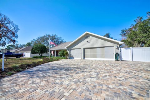Casa en venta en Spring Hill, Florida, 3 dormitorios, 175.21 m2 № 1544146 - foto 1