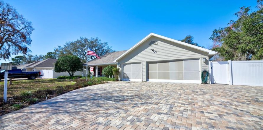 Casa en Spring Hill, Florida 3 dormitorios, 175.21 m2 № 1544146