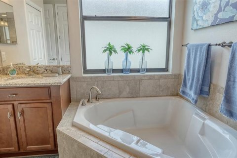 Villa ou maison à louer à Bradenton, Floride: 3 chambres, 241.55 m2 № 2116592 - photo 16