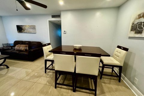 Copropriété à vendre à Hollywood, Floride: 2 chambres, 81.75 m2 № 1976707 - photo 6