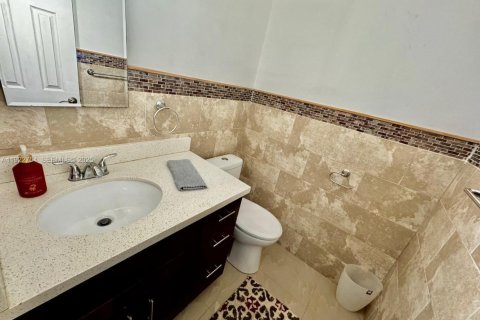 Copropriété à vendre à Hollywood, Floride: 2 chambres, 81.75 m2 № 1976707 - photo 17