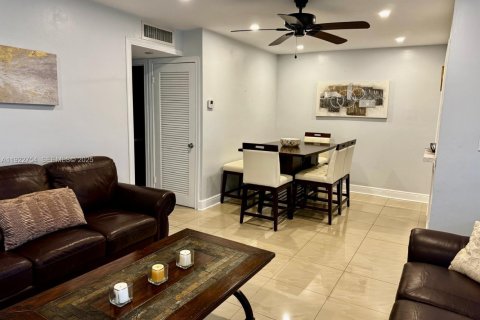 Copropriété à vendre à Hollywood, Floride: 2 chambres, 81.75 m2 № 1976707 - photo 9