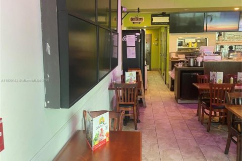 Propiedad comercial en venta en Miami, Florida № 1804587 - foto 17