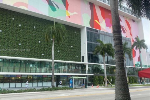 Propiedad comercial en venta en Miami, Florida № 1804587 - foto 2