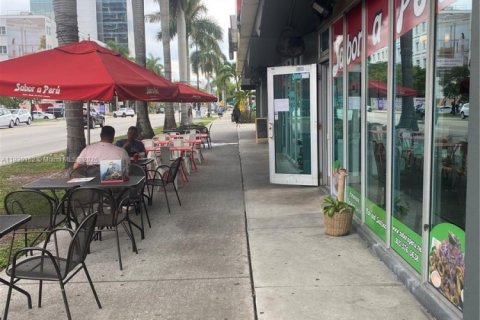 Propiedad comercial en venta en Miami, Florida № 1804587 - foto 4