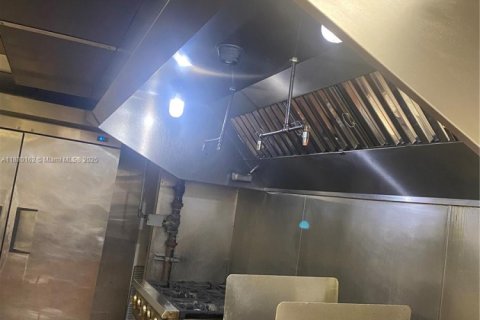 Propiedad comercial en venta en Miami, Florida № 1804587 - foto 8