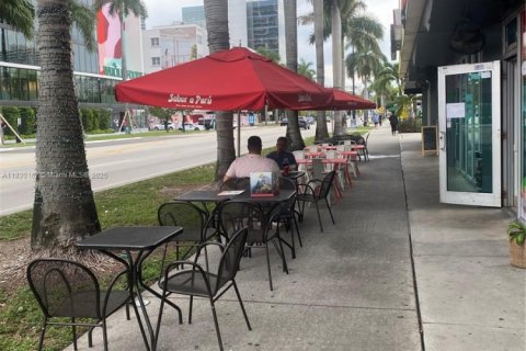 Propiedad comercial en venta en Miami, Florida № 1804587 - foto 3