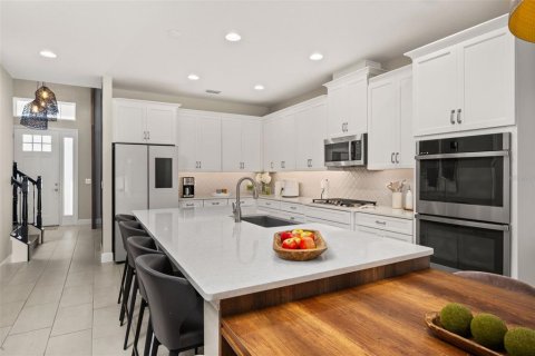 House in Winter Garden, Florida 4 bedrooms, 285.58 sq.m. № 2238725 - photo 8