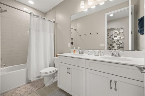House in Winter Garden, Florida 4 bedrooms, 285.58 sq.m. № 2238725 - photo 27