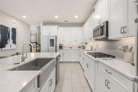 House in Winter Garden, Florida 4 bedrooms, 285.58 sq.m. № 2238725 - photo 9