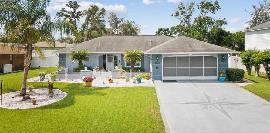 House in Spring Hill, Florida 3 bedrooms, 147.62 sq.m. № 1869155