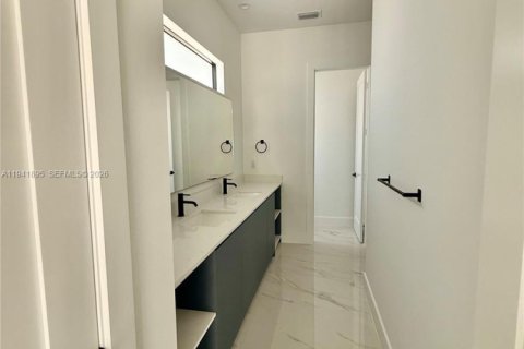 Villa ou maison à vendre à Port St. Lucie, Floride: 4 chambres, 306.48 m2 № 1998662 - photo 22