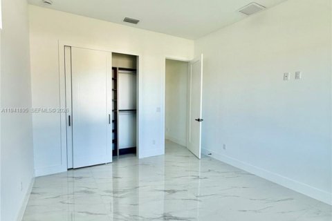 Villa ou maison à vendre à Port St. Lucie, Floride: 4 chambres, 306.48 m2 № 1998662 - photo 13