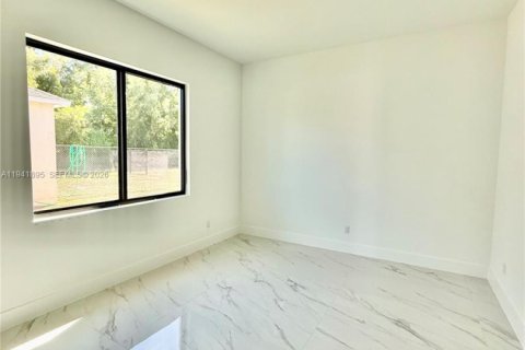 Villa ou maison à vendre à Port St. Lucie, Floride: 4 chambres, 306.48 m2 № 1998662 - photo 16