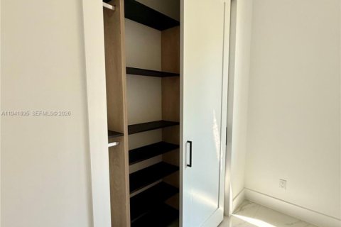 Villa ou maison à vendre à Port St. Lucie, Floride: 4 chambres, 306.48 m2 № 1998662 - photo 17