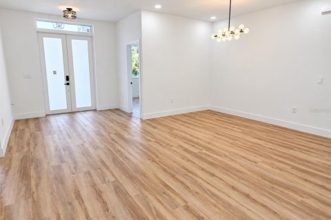Villa ou maison à vendre à North Port, Floride: 4 chambres, 223.06 m2 № 2413493 - photo 4