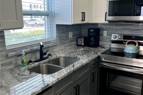 Condominio en alquiler en Bradenton, Florida, 1 dormitorio, 78.97 m2 № 1681518 - foto 4