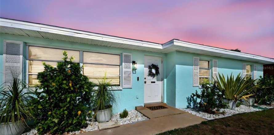 House in Port Charlotte, Florida 3 bedrooms, 123.65 sq.m. № 1650454