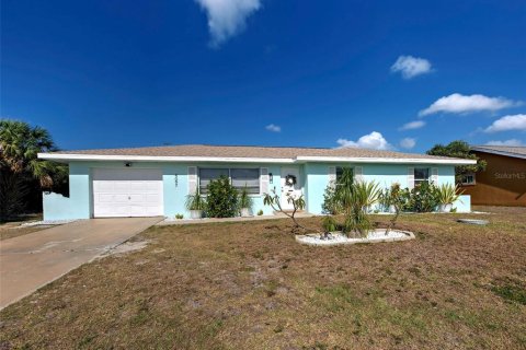 House in Port Charlotte, Florida 3 bedrooms, 123.65 sq.m. № 1650454 - photo 2