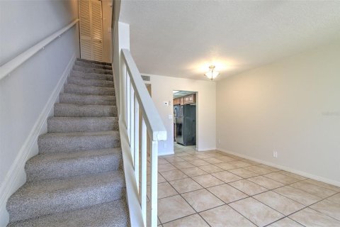 Condo in Brandon, Florida, 2 bedrooms № 2225767 - photo 10