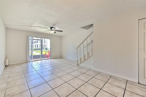 Condo in Brandon, Florida, 2 bedrooms № 2225767 - photo 8
