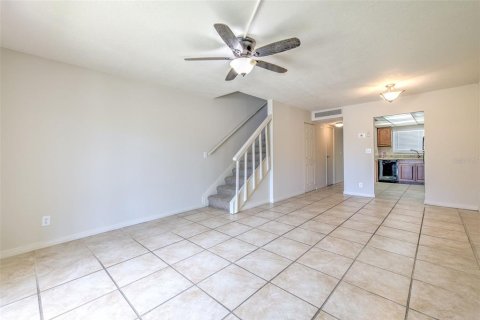 Condo in Brandon, Florida, 2 bedrooms № 2225767 - photo 9