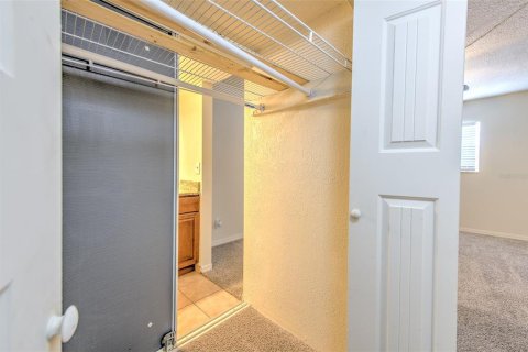 Condo in Brandon, Florida, 2 bedrooms № 2225767 - photo 23