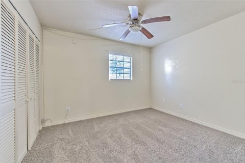 Condo in Brandon, Florida, 2 bedrooms № 2225767 - photo 12