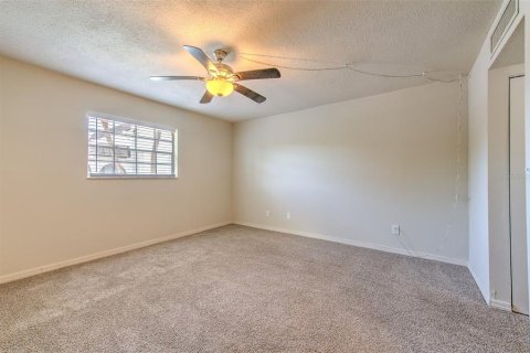 Condo in Brandon, Florida, 2 bedrooms № 2225767 - photo 17