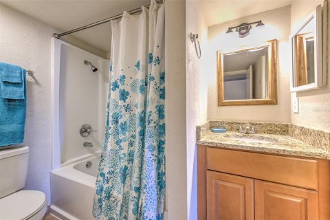 Condo in Brandon, Florida, 2 bedrooms № 2225767 - photo 16