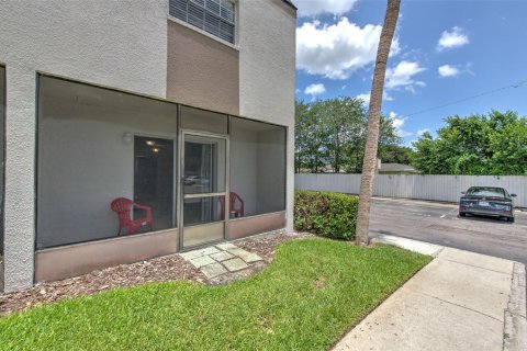 Condo in Brandon, Florida, 2 bedrooms № 2225767 - photo 30