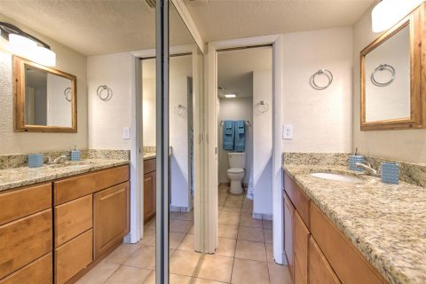 Condo in Brandon, Florida, 2 bedrooms № 2225767 - photo 25