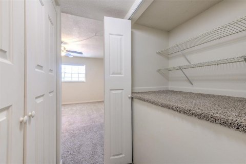 Condo in Brandon, Florida, 2 bedrooms № 2225767 - photo 22