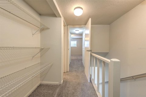 Condo in Brandon, Florida, 2 bedrooms № 2225767 - photo 11