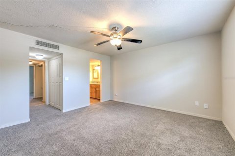 Condo in Brandon, Florida, 2 bedrooms № 2225767 - photo 18