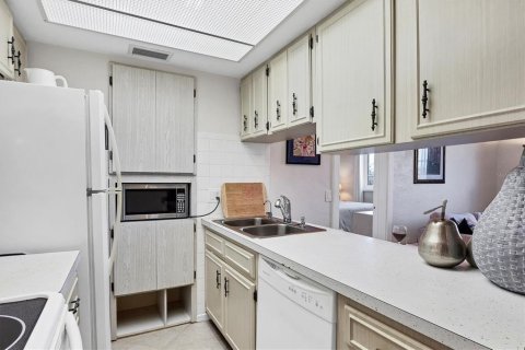 Condo in Venice, Florida, 2 bedrooms  № 1723640 - photo 9
