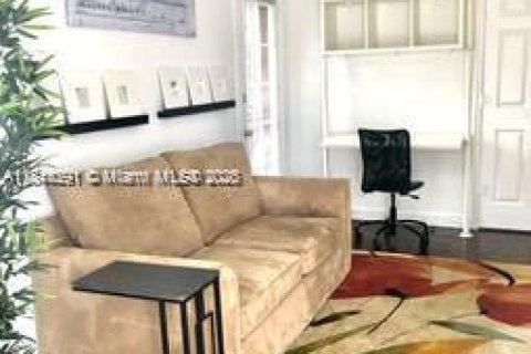 Commercial property in Miami, Florida 124.02 sq.m. № 1762940 - photo 4