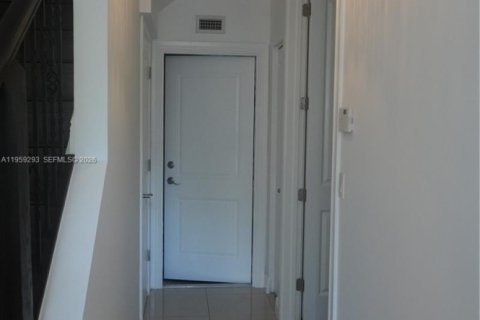 Touwnhouse à vendre à Boynton Beach, Floride: 4 chambres, 167.41 m2 № 2033990 - photo 3