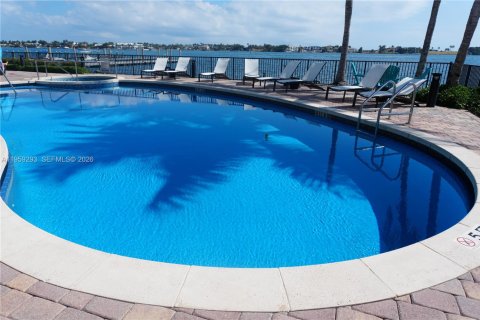 Townhouse in Boynton Beach, Florida 4 bedrooms, 167.41 sq.m. № 2033990 - photo 6