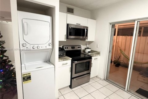 Appartement à louer à Hialeah, Floride: 2 chambres, 80.82 m2 № 1998998 - photo 6