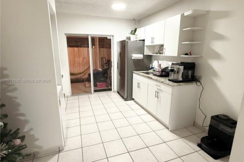 Appartement à louer à Hialeah, Floride: 2 chambres, 80.82 m2 № 1998998 - photo 4